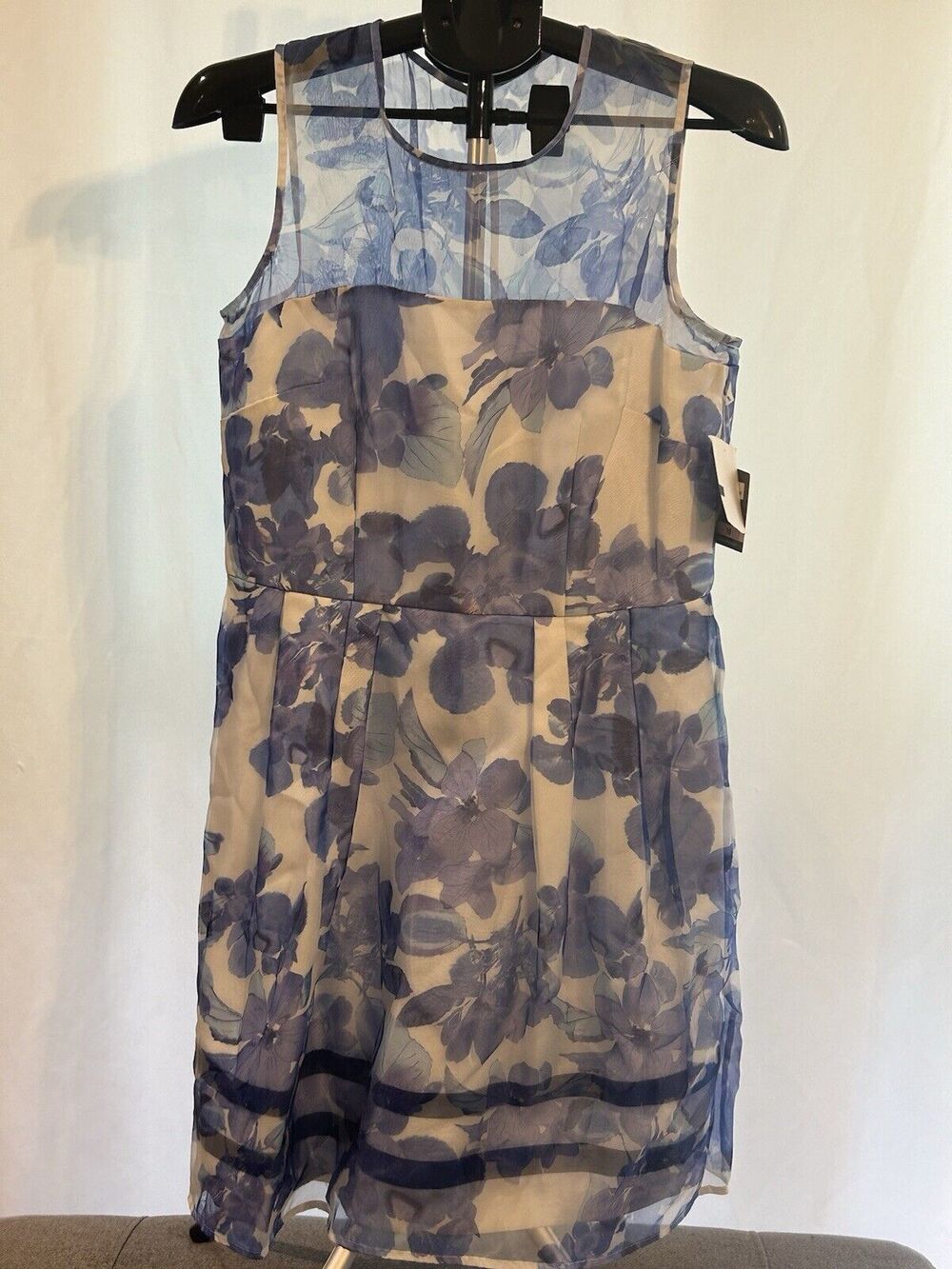 Taylor size 10 White and Blue Floral Sleeveless Sundress